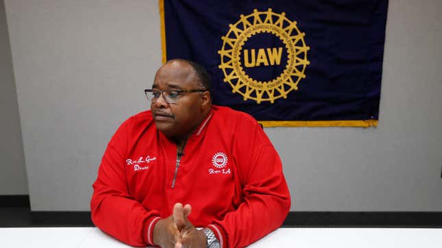 Image for article titled The UAW Gave Its Workers Pens Made In China And People Are Mad