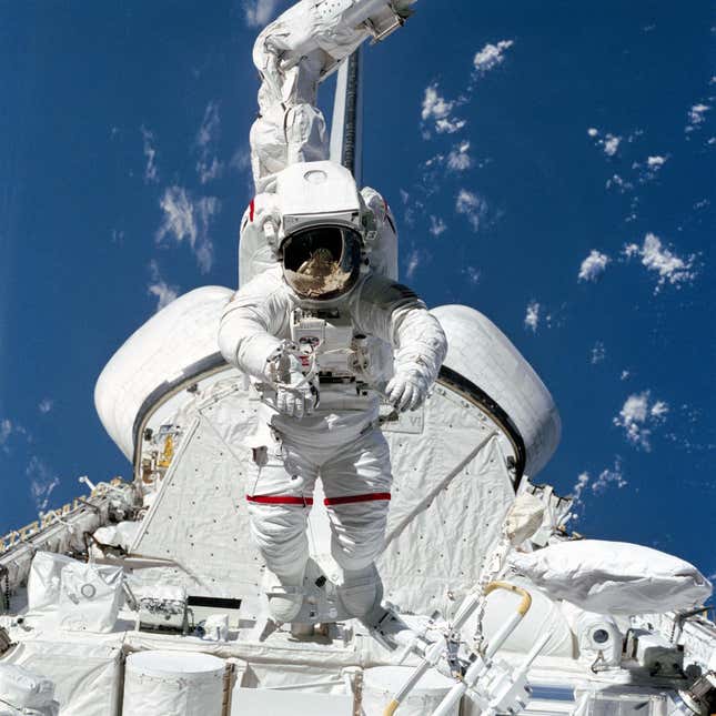 Image for article titled Pulse-Pounding Photos Recall NASA's Historic First Untethered Spacewalk, 40 Years On