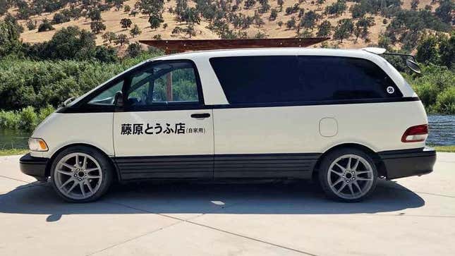 Image for article titled This Mid-Engine Toyota Van Can Deliver Way More Tofu Than Some Dumb Corolla