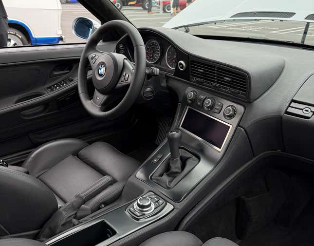 Dashboard of the silver BMW 858 CSL