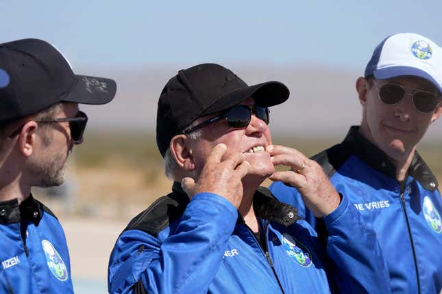 William Shatner (center) describing what the g-forces did to his face during launch. Entrepreneur Glen de Vries (right) was tragically killed in a plane crash several weeks later.