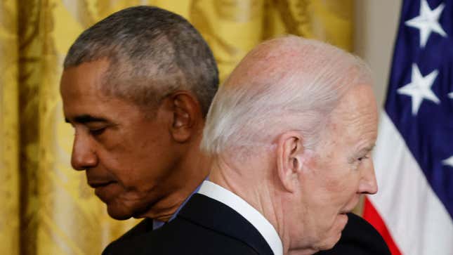 Image de l'article intitulé Attendez... Est-ce qu’Obama tire les ficelles pour amener Biden à démissionner ? Voici ce que nous savons