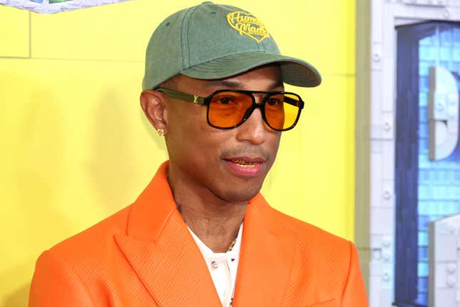 Bild für Artikel mit dem Titel Keine Gatekeeping-Aktion mehr: Pharrell  enthüllt den Schlüssel zu einem jungen Aussehen... endlich