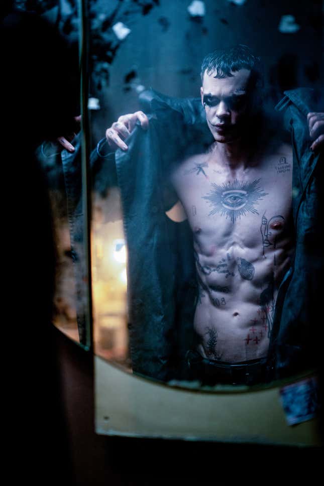 Image for article titled The Crow Reboot Director Explains Bill Skarsgård&#39;s Jokerfied Look
