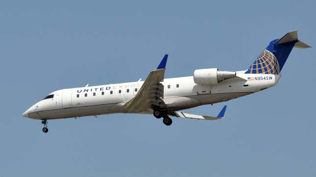 A United Express Canadair Regional Jet CRJ-200ER