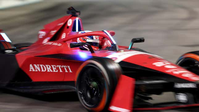  Jake Dennis de Gran Bretaña y las carreras de Fórmula E Avalanche Andretti durante el Campeonato ABB FIA de Fórmula E - Ronda 2023 del E-Prix Hankook de Londres  16 el 30 de julio, 2023 en Londres, Inglaterra