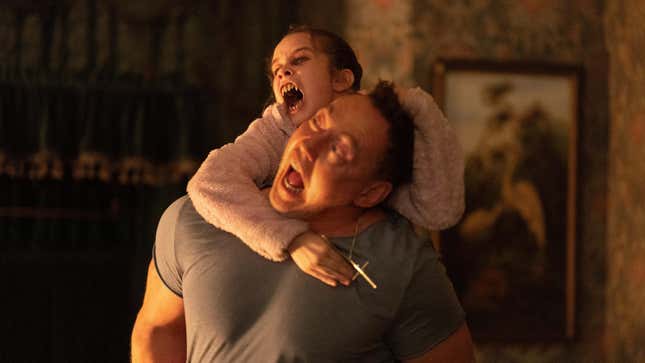 Alisha Weir and Kevin Durand in Abigail