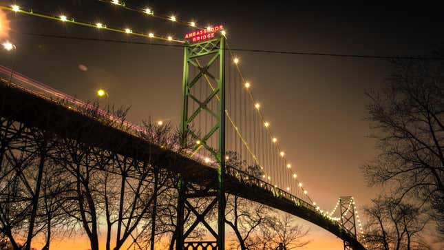 Image for article titled The 15 Longest Suspension Bridges in America