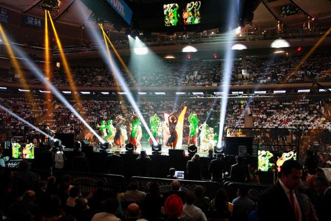 Indian-American dancers perform to a traditional Gujurati folk song. There were numerous performances ahead of Modi’s speech.