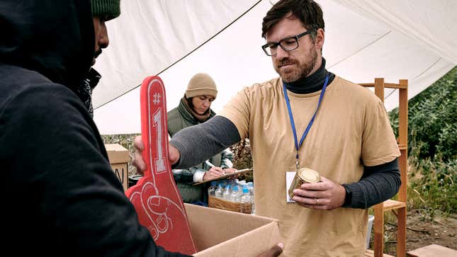 Image for article titled Winter Clothing Drive Puts Out Urgent Request For More Giant Foam Fingers