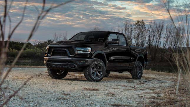 Una Ram 1500 Rebel edición negra del año 2023