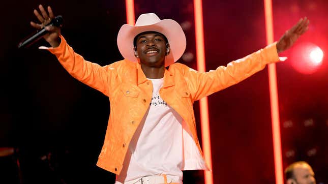 Image for article titled Lil Nas X Is Not 'Blocking' Taylor Swift From a Number One Hit