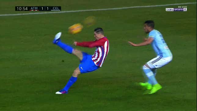 Fernando Torres Goes Back In Time, Scores Gorgeous Overhead Goal