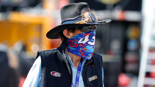 Image for article titled NASCAR Legend Richard Petty Says Dirt Racing Is Unprofessional Ahead Of Bristol Dirt Race