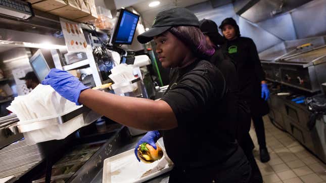 Image for article titled Shake Shack abandons delivery concerns, will roll out nationwide via Grubhub