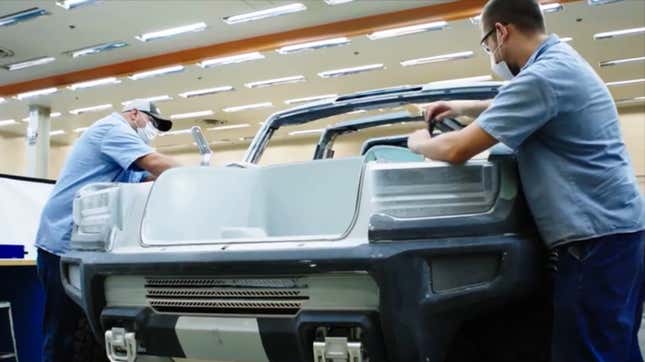 Image for article titled New 2022 GMC Hummer Electric Truck Images Show A Sail Pillar And A Short Bed