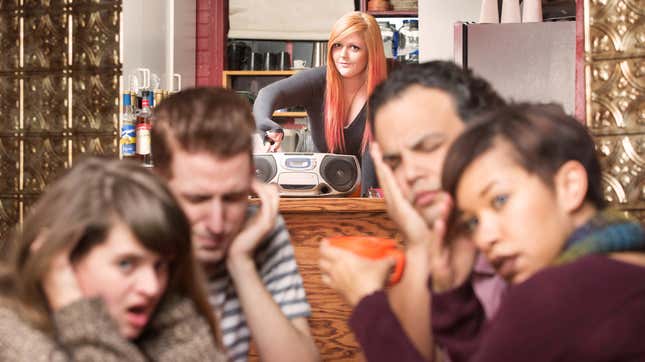 Image for article titled Could a simple decibel meter solve restaurants' noise problems?