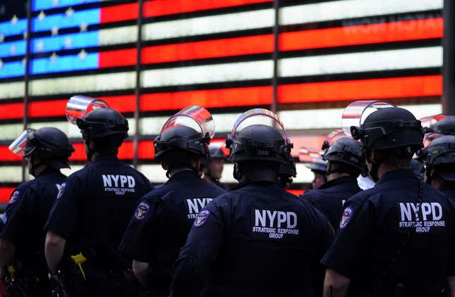 Image for article titled NYPD&#39;s Shake Shack &#39;Incident&#39; Was a Whole-Ass Lie