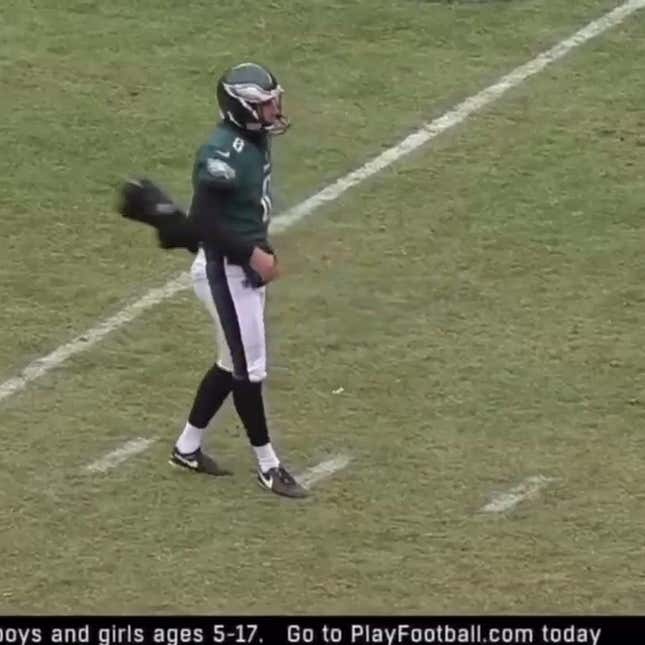 Donnie Jones Puts On A Show Before Punting
