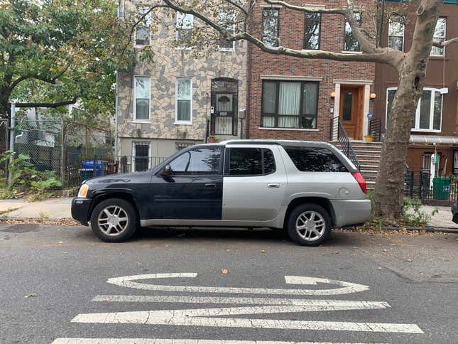 Image for article titled This GMC Envoy XUV Opens Up In Bed-Stuy