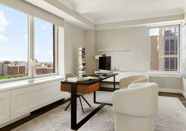 Image for article titled A Look Inside Carmelo Anthony&#39;s Luxurious Manhattan Apartment, Now For Sale at This Eye-Watering Price
