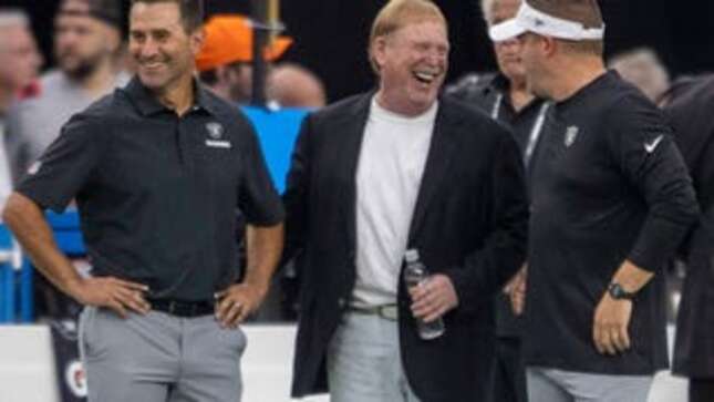 Raiders owner Mark Davis fired head coach Josh McDaniels (r.) and GM Dave Ziegler (l.).