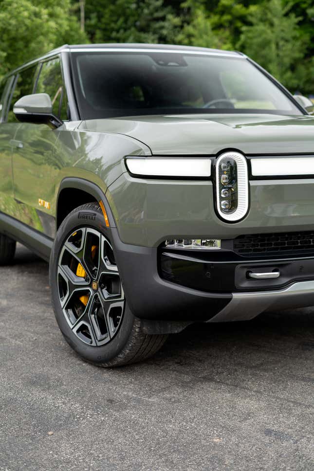 Image for article titled Just a Ton of Photos I Took of the Rivian R1S in the Rainy Catskills