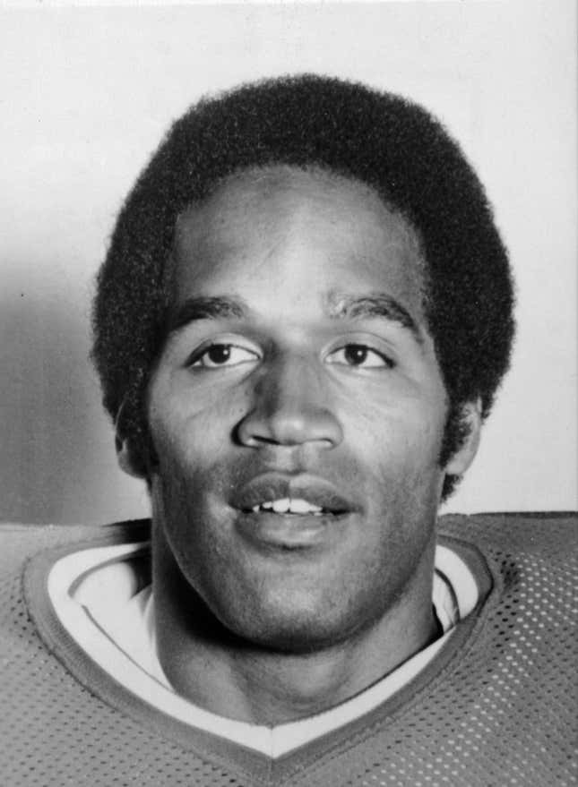 circa 1975: Headshot of American football player O J Simpson smiling in a football jersey and shoulder pads