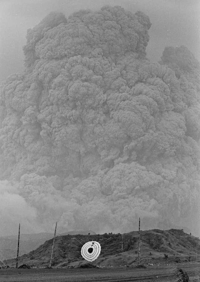 Mount Pinatubos Anniversary 25 Years Ago Today A Single Volcano In The Philippines Chilled 1337