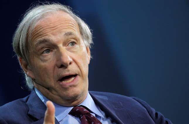 Dalio a déclaré qu’il s’inquiétait des problèmes de la Chine tout comme il s’inquiétait des problèmes auxquels sont confrontés les États-Unis, l’Europe et tous les pays dans lesquels il investit.