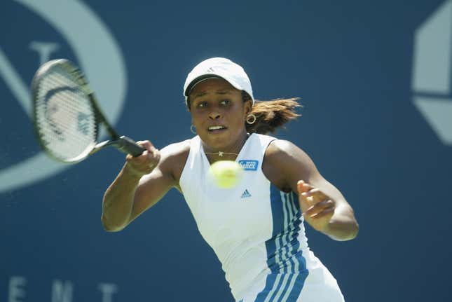FLUSHING, NY - SEPTEMBER 3: Chanda Rubin returns a shot to Venus Williams during the US Open September 3, 2002 at the USTA National Tennis Center in Flushing Meadows Corona Park in Flushing, New York.