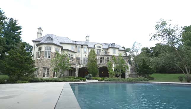 Image for article titled Tasteful or Tacky? Peek Inside Mary J. Blige’s Gorgeous NJ Mansion