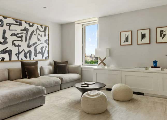 Image for article titled A Look Inside Carmelo Anthony&#39;s Luxurious Manhattan Apartment, Now For Sale at This Eye-Watering Price