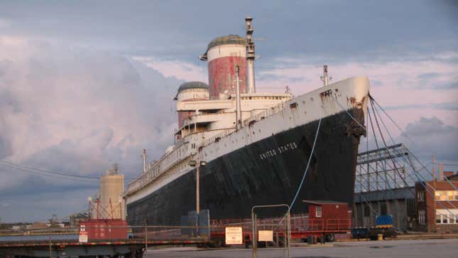 SS United States legte in Philadelphia, PA an