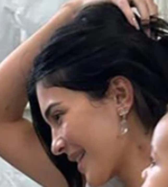 Image for article titled I Believe Timothée Chalamet Gave Kylie Jenner a Hickey