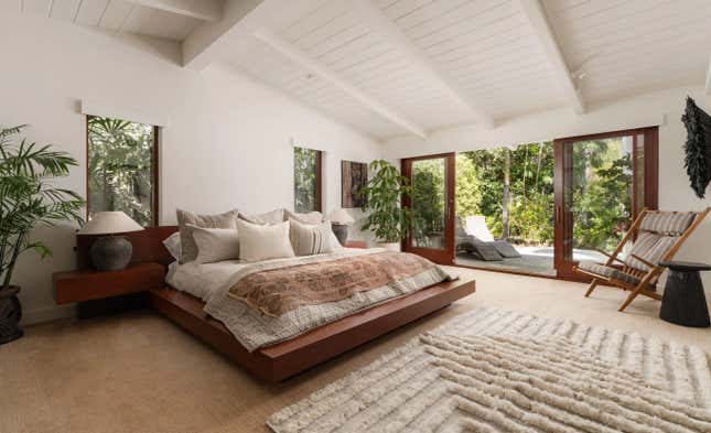 Image for article titled See inside Ellen DeGeneres and Portia de Rossi’s $5 million property