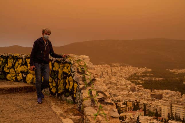 Image for article titled Photos: Hellish Dust Storm in Greece Leaves Athens Dark Orange