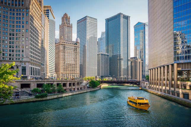 Downtown Chicago Skyscraper Cityscape along the Chicago River. 