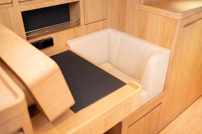 Intérieur du yacht Bentley x Contest