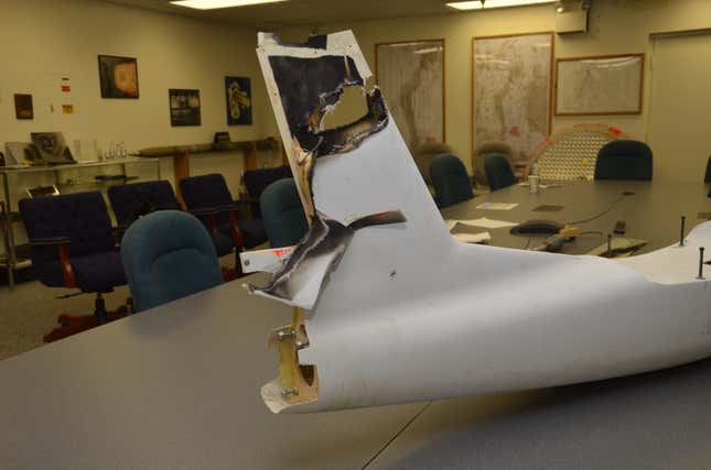 2014 yılında New Mexico'daki White Sands Missile Range'de yapılan testler sırasında HEL-MD lazerinin verdiği hasara sahip bir hedef drone'u gösteren dosya fotoğrafı.