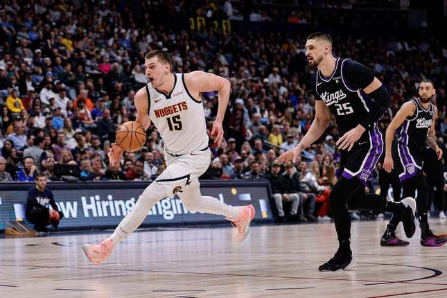 Nikola Jokic's triple-double powers Nuggets past Kings