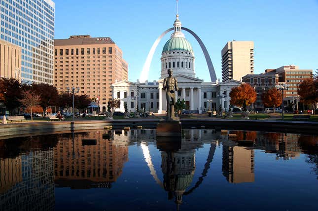 Image for article titled The 9 best large, mid-sized, and small cities for recent college graduates