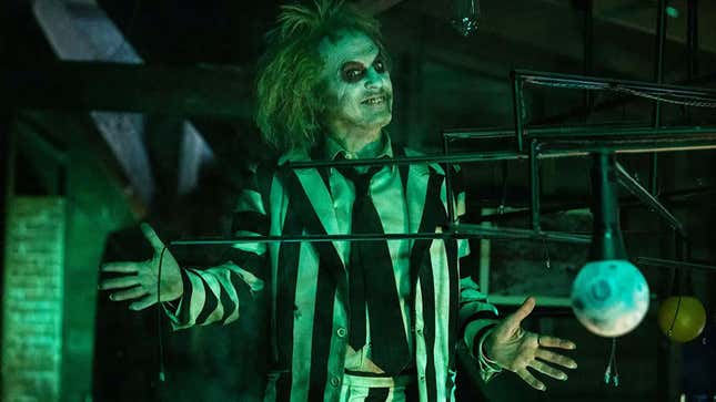 Sebuah gambar menunjukkan Michael Keaton sebagai Beetlejuice.