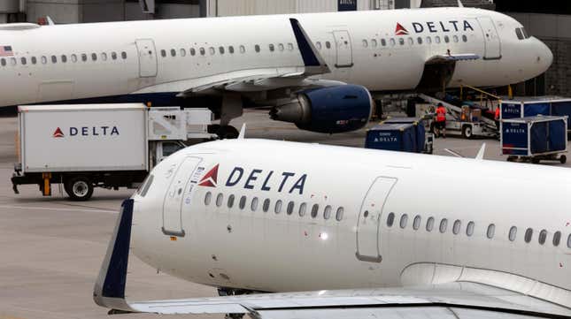 Delta planes at the airport