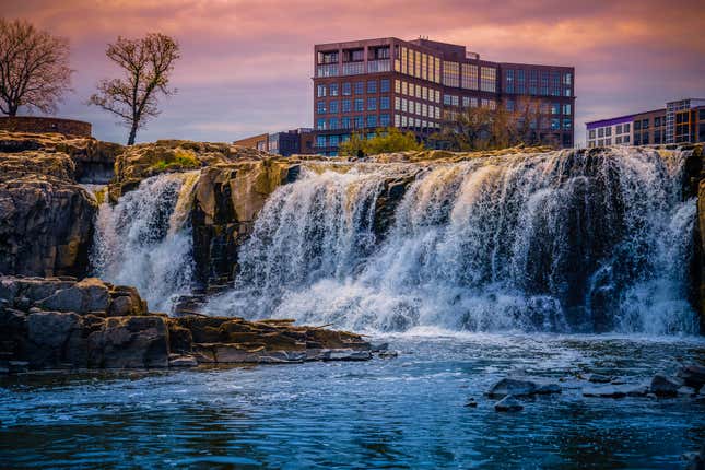 Image for article titled 10 cities with the most entry-level jobs that pay a living wage