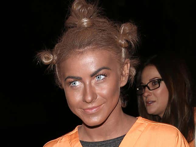 Julianne Hough dans le rôle de « Crazy Eyes » dans « Orange is the new black »