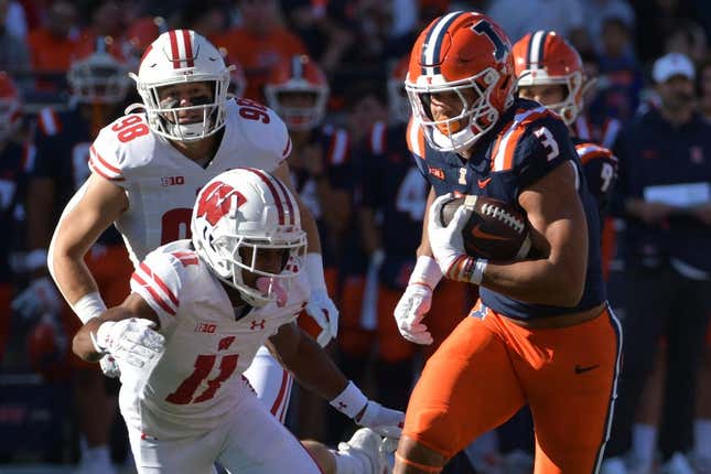 Wisconsin Badgers vs. Illinois Fighting Illini football photos