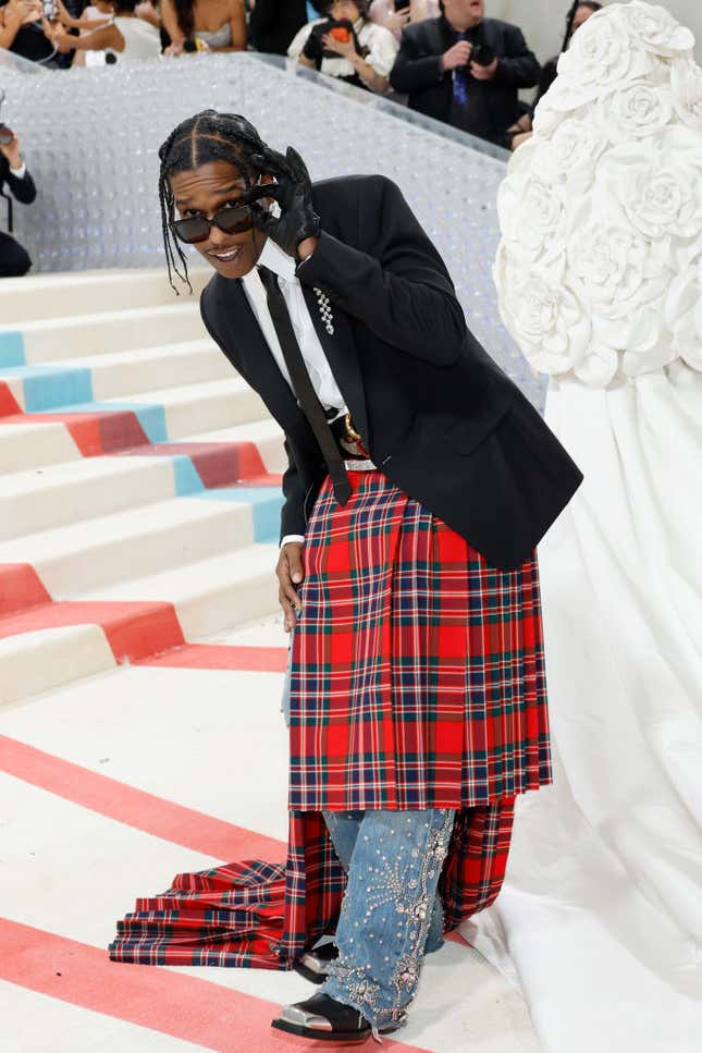 Bild für Artikel mit dem Titel Diese Outfits beweisen, dass A$AP Rocky der stylischste Mann im Hip-Hop ist