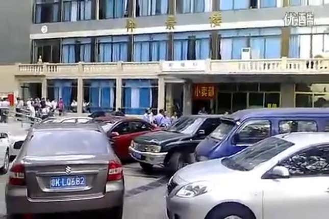 Surgical Mask-Wearing Gang Roughs Up Mourners At Chinese Hospital