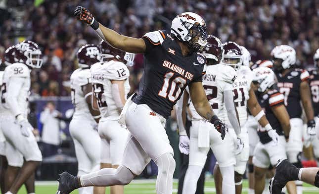 WATCH: Rashod Owens Reels in Touchdown Pass From Alan Bowman Against Texas  - Sports Illustrated Oklahoma State Cowboys News, Analysis and More